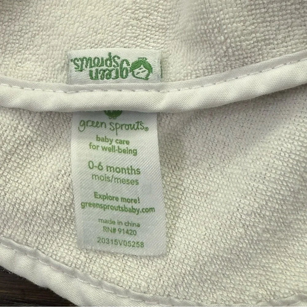 Green Sprouts Stay-dry Milk Catcher Bibs 4 Pack In Navy/White/Gray